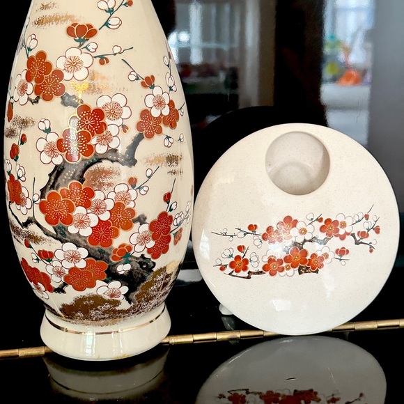 Matching Japanese Flower Vase Set - Picture 4 of 10